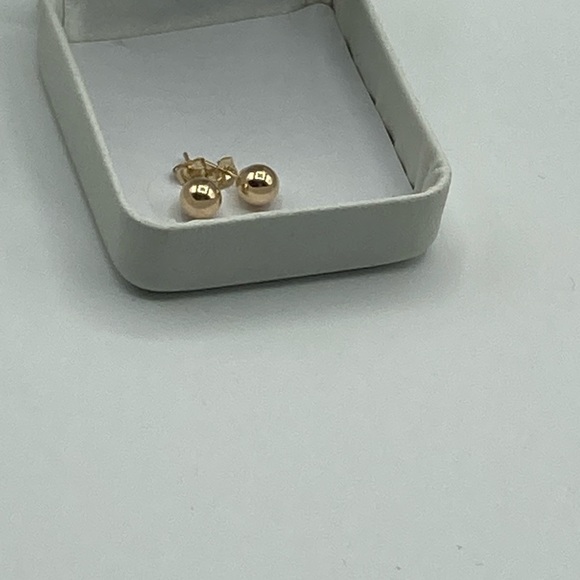 10k Yellow Gold Round Stud Earrings 6mm - Picture 3 of 3